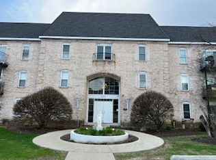 5201 Carriageway Dr APT 315, Rolling Meadows, IL 60008