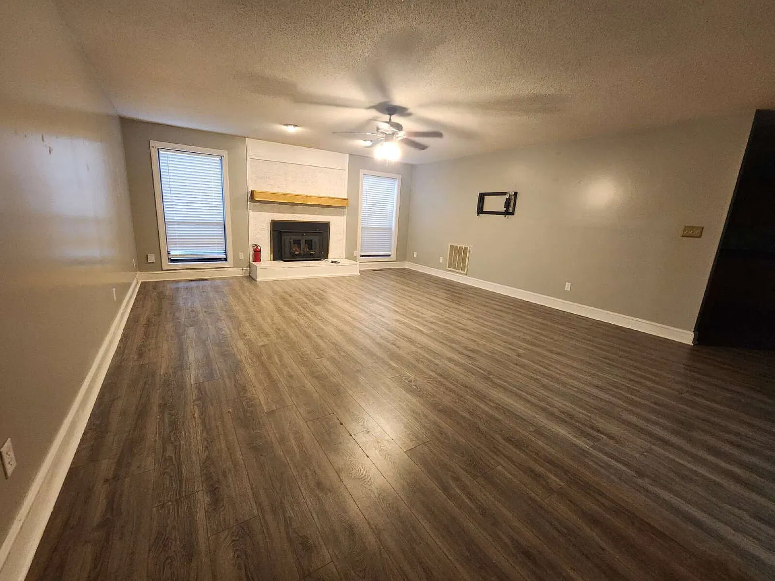 3 bed, 2.0 bath, $2,000 — Photo 3