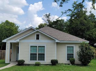 216 Lewis St, Waxahachie, TX 75165