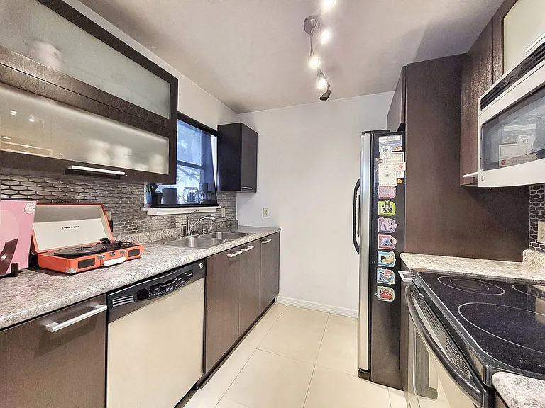 2360 SW Archer Rd #101 — Photo 7
