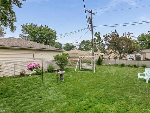 5th image of 22701 Arcadia St