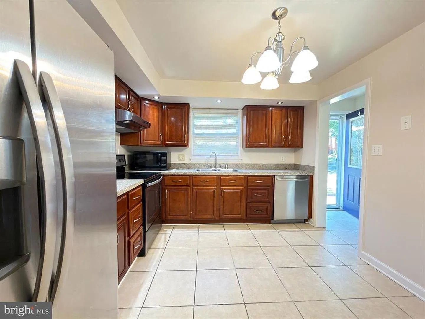 Gorgeous 3 bd 2/2bth Townhome for Rent in Queen Anne Village — Photo 4
