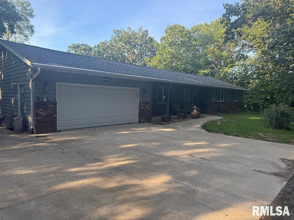 2nd image of 228 E Hicks Hollow Rd