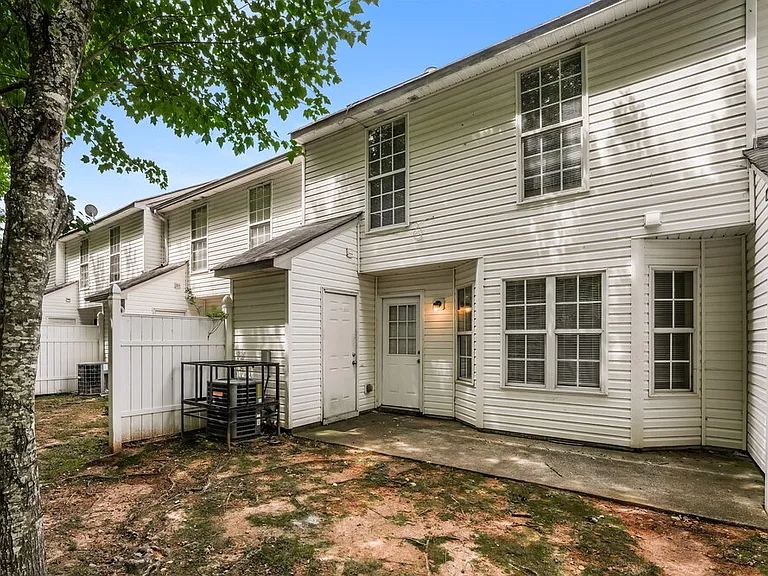2286 Strathmoor Manor Dr — Photo 17