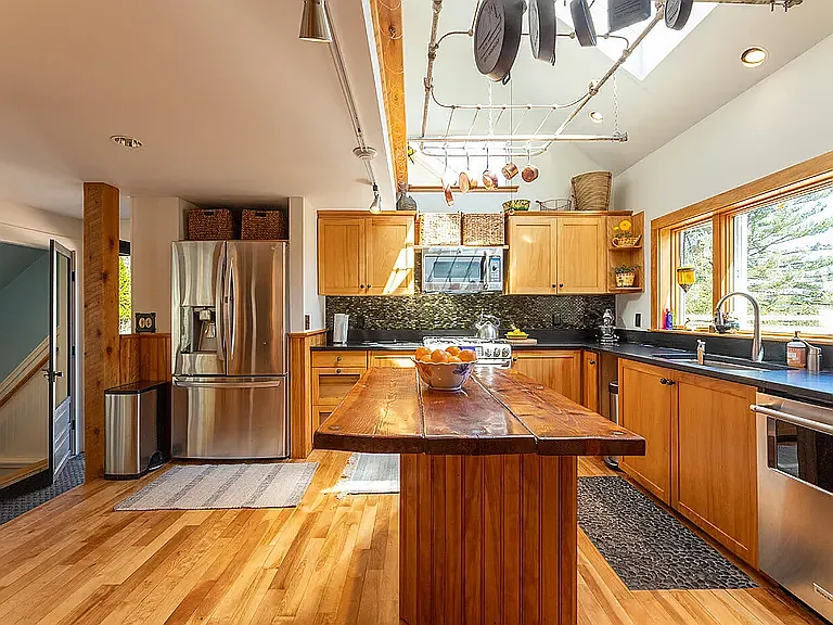 4 bed, 3000 sqft, $3,800 — Photo 4