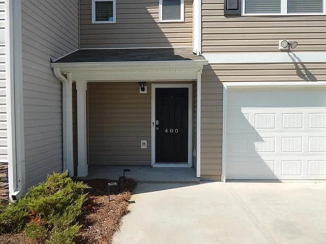 3 bed, 2.5 bath, $1,700 — Photo 2
