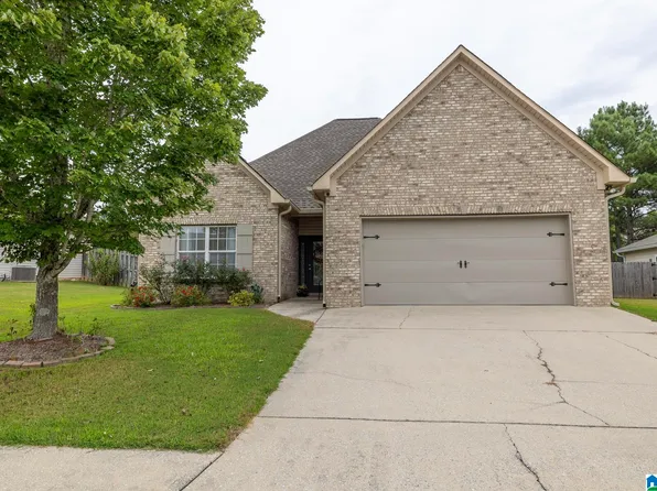 245 Oak Leaf Cir, Pell City, AL 35125