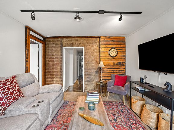 3rd image of 549 N Limestone