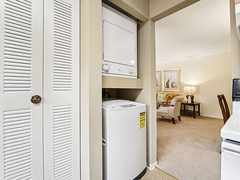 2 Bedroom 947 SF - Kitchen / Full Size Washer, Dryer, and Pantry Closet