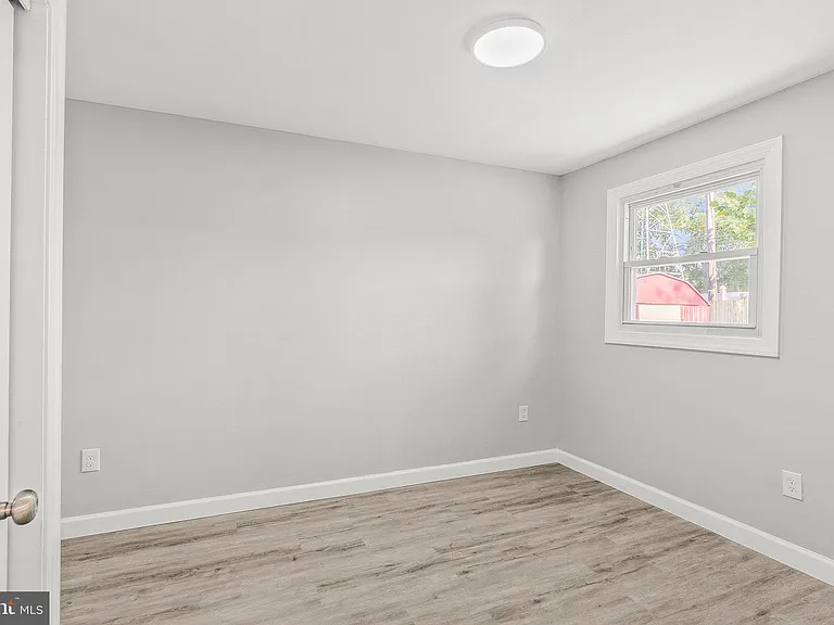 12 Holbrook Ln — Photo 12