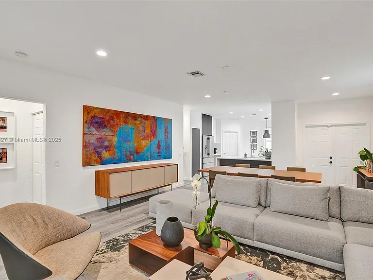 1725 Winterberry Ln — Photo 13