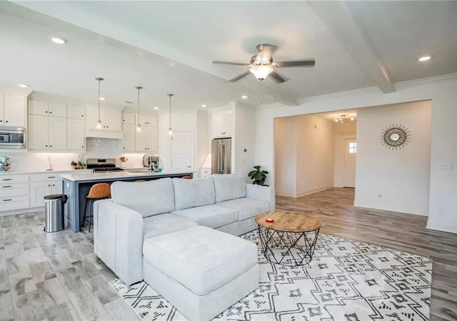 4 bed, 2.5 bath, 2230 sqft, $2,300 — Photo 2