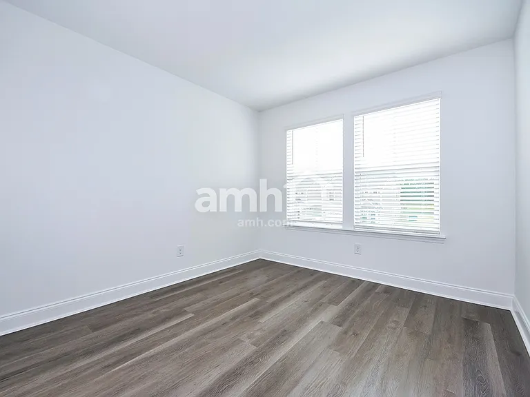 416 Armstrong Curv — Photo 12