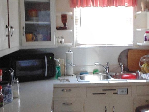 4th image of 2454 Putnam St