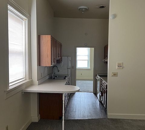 5th image of 16 W Main St