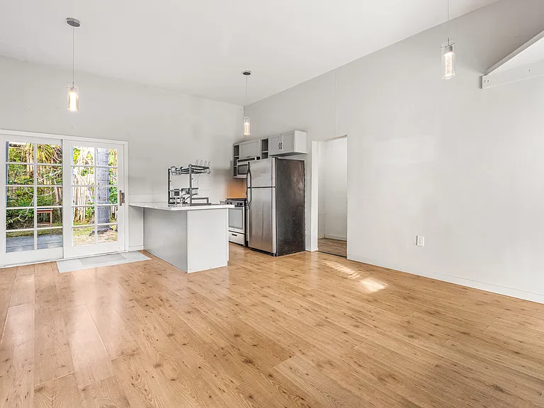 506 Palomar Ave — Photo 9