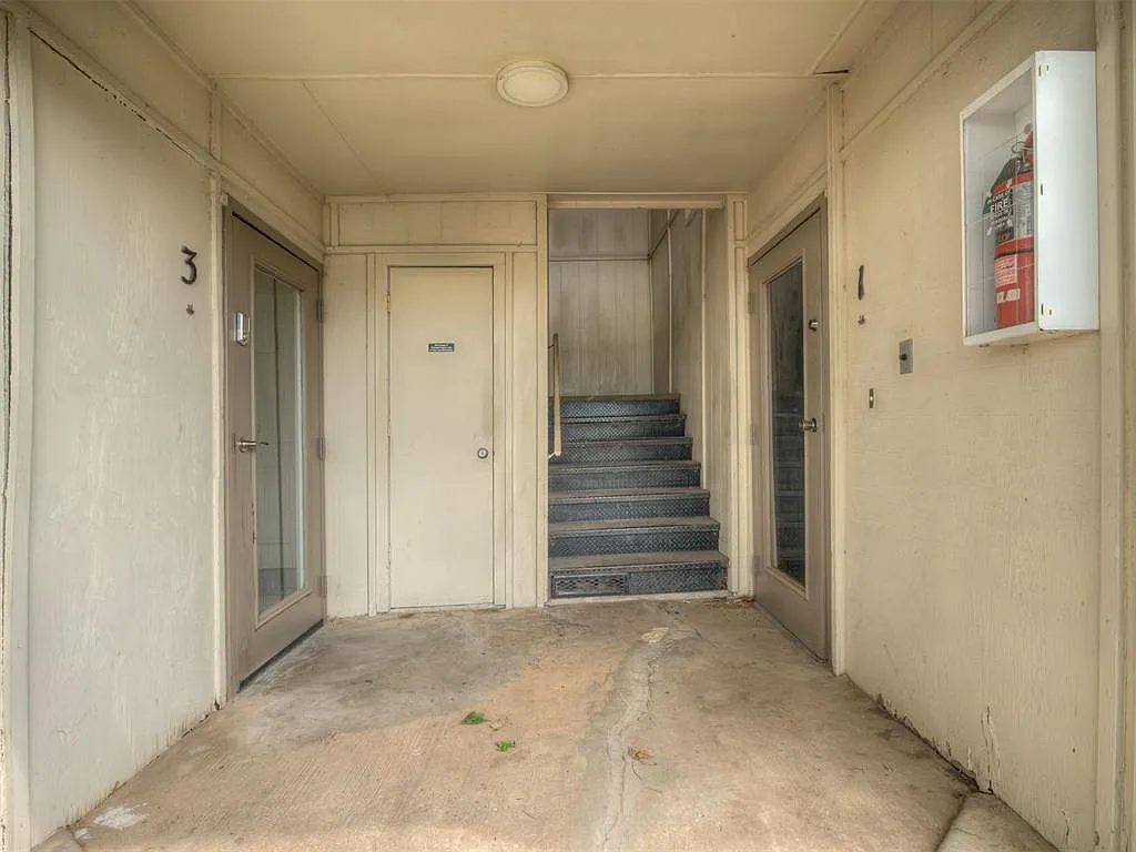 Building Photo - 1725 E Lindsey St #2