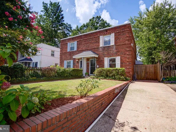 850 S Irving St, Arlington, VA 22204