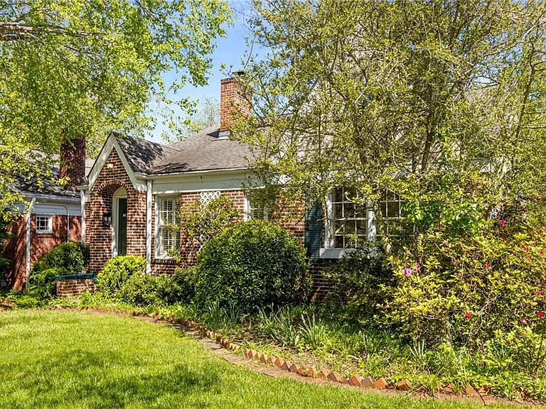 666 Yorkshire Rd NE — Photo 30