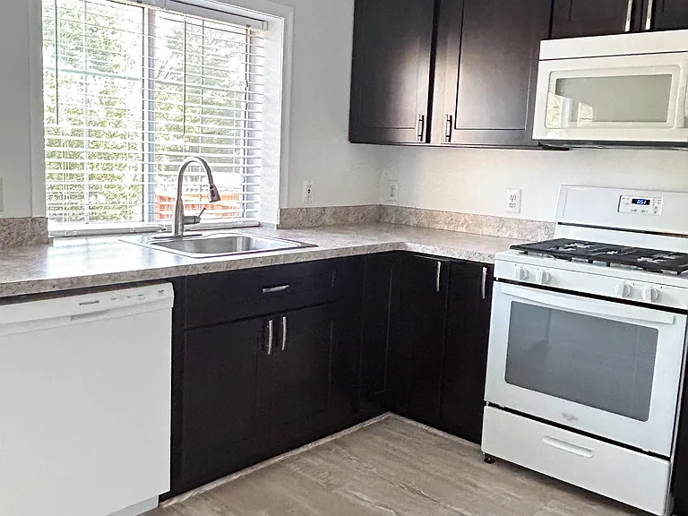 303 Bridle Crest Sq NE — Photo 4