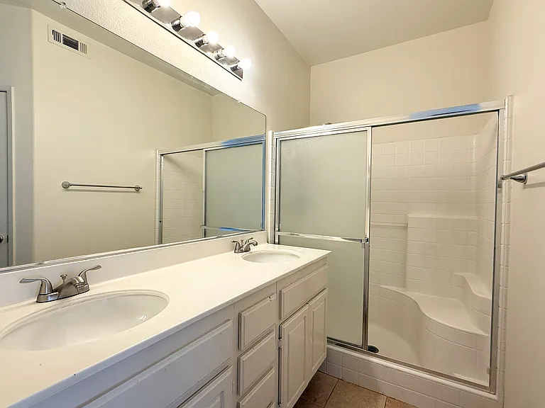 801 Maplewood — Photo 17