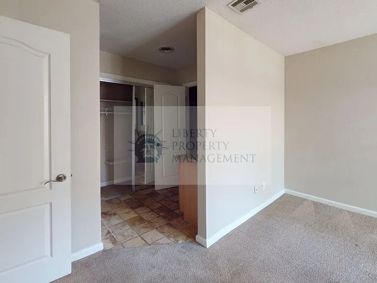 4008 Elmo Loop #D — Photo 11
