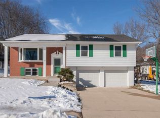 156 Brentwood Dr NE, Cedar Rapids, IA 52402