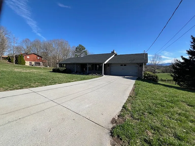 2606 Dellwood Dr — Photo 2