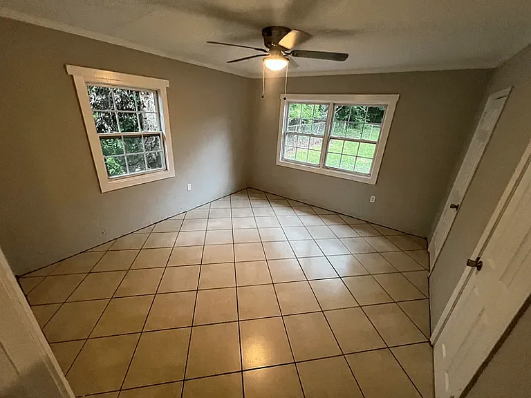 1240 Levy Ave #1 — Photo 8