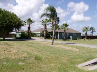 1617 8th St, Rockport, TX 78382