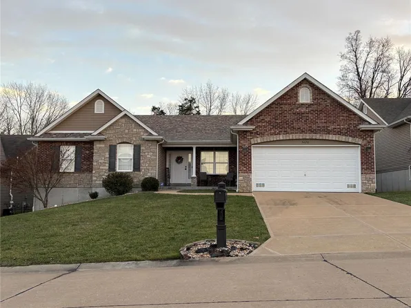 5420 Driftwood Dr, Imperial, MO 63052