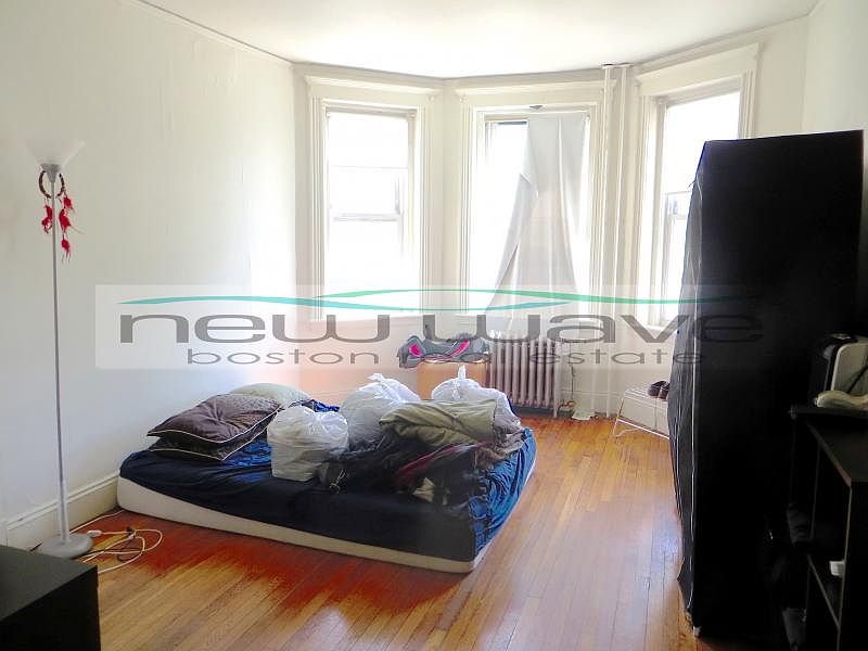 1st image of 235 Park Dr APT 10