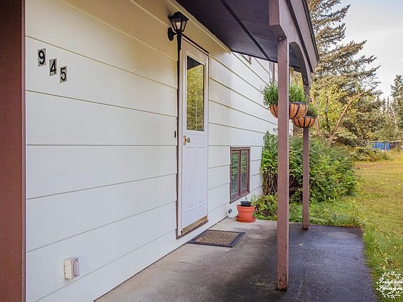 2nd image of 945 Vide Way