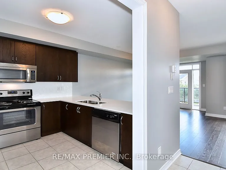 105 Kayla Cres #10 — Photo 4