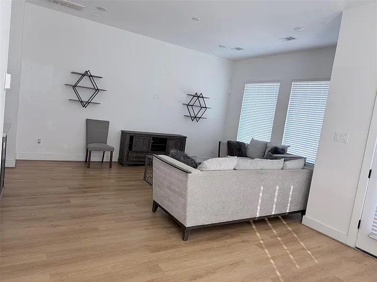 5928 Conley St — Photo 6