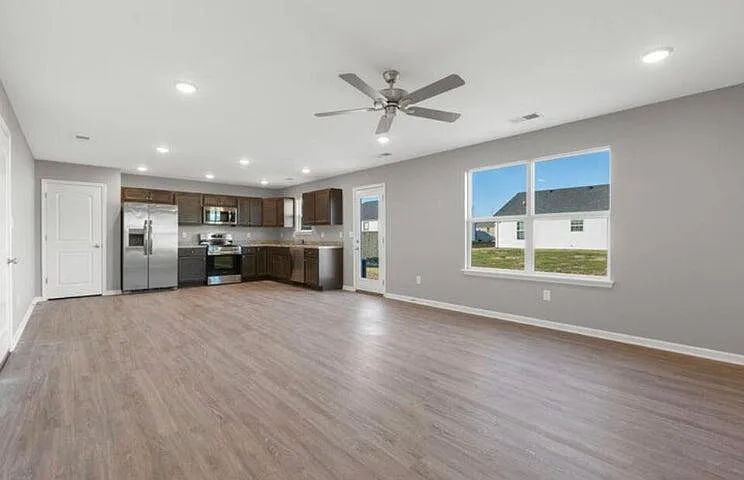 192 Oxford Landing Dr — Photo 3