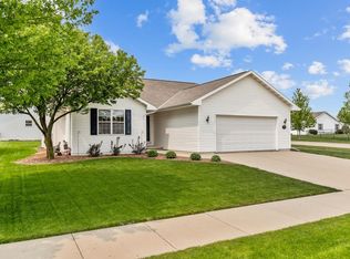 3229 Bellfield Dr, Oshkosh, WI 54904