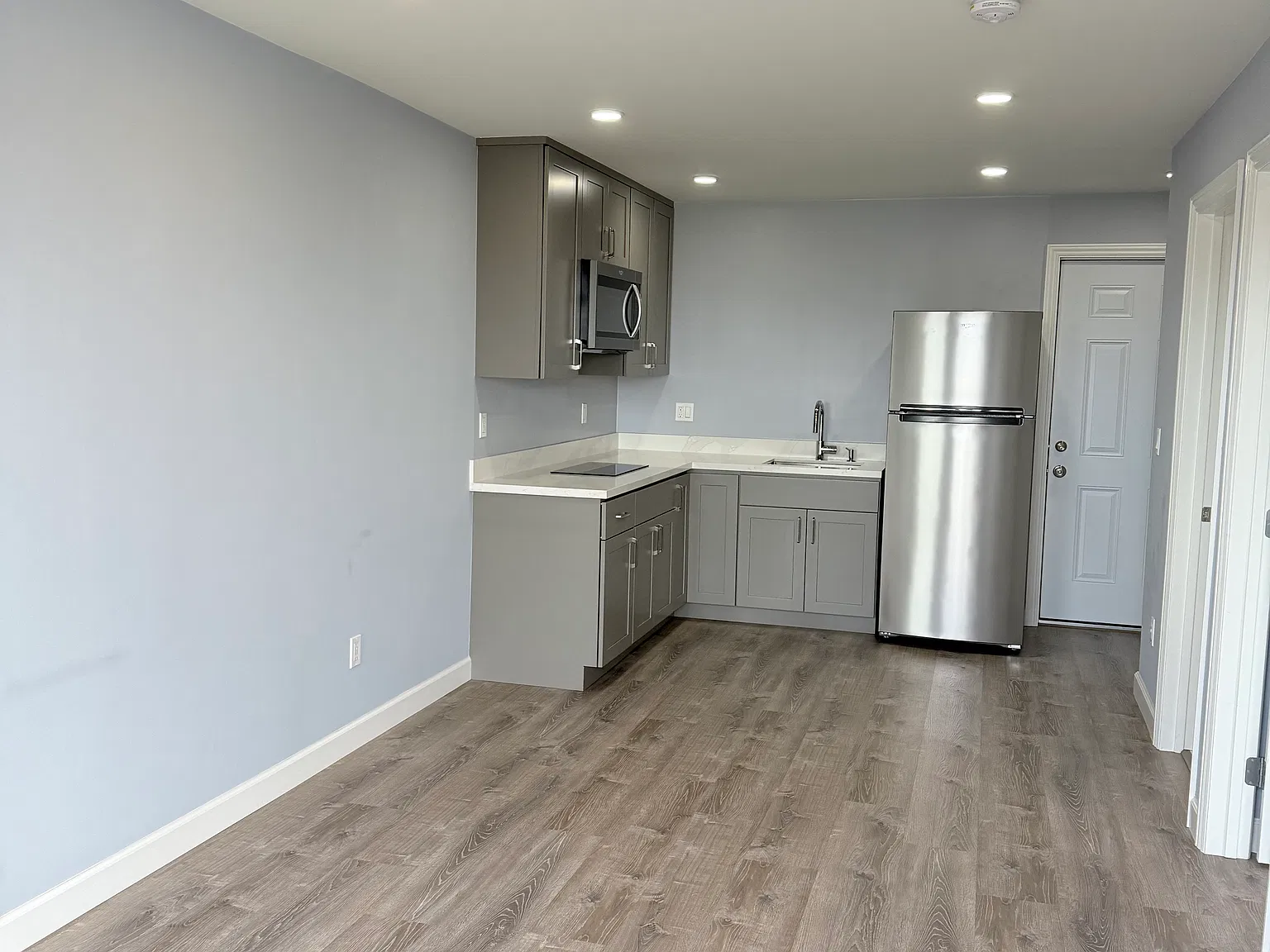 397 Whittier St — Photo 2