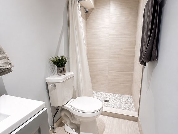 5th image of 1365 NE 132nd St #0