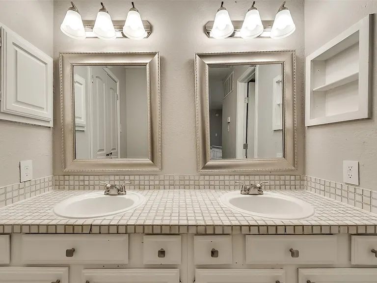 18240 Midway Rd #302 — Photo 20
