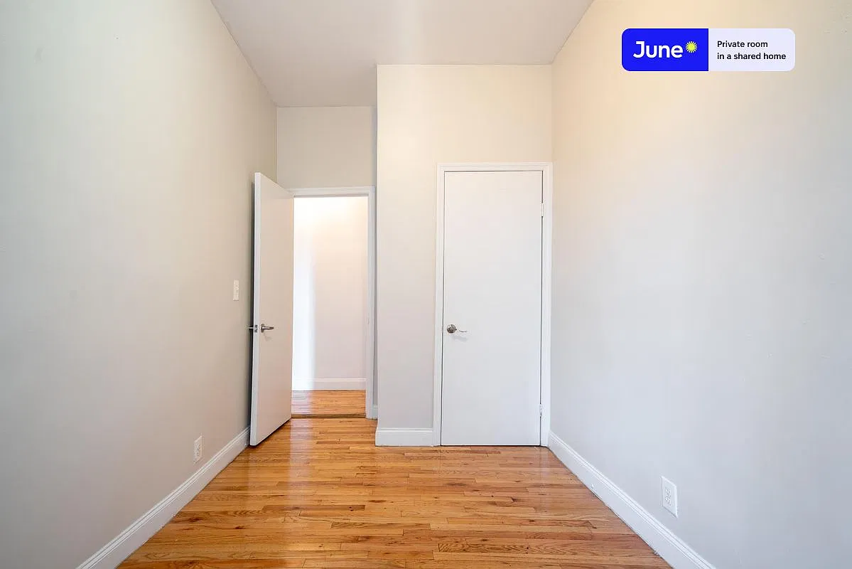 Full bedroom in 4 bed/1 bath home in Central Harlem #1653 B — Photo 3