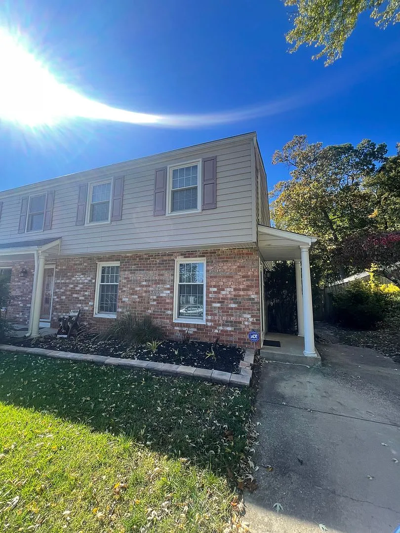 Beautiful 3 Bedroom Townhome in Glen Burnie, MD — Photo 1