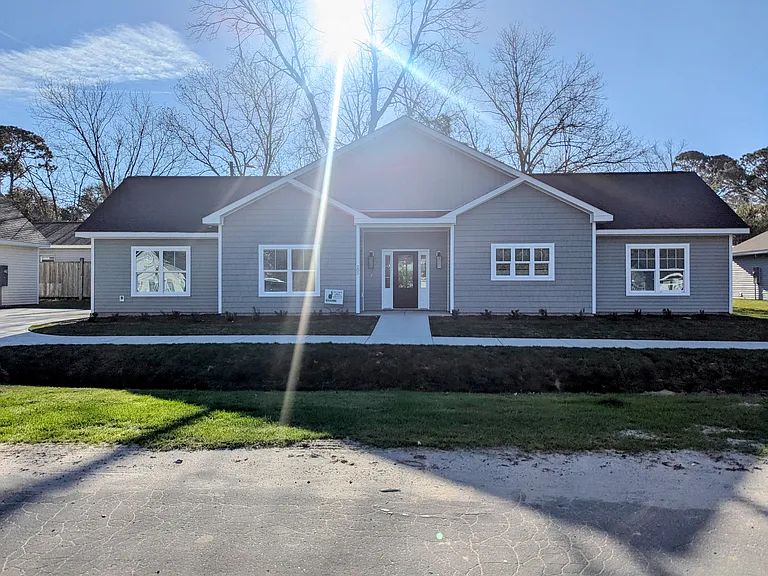 205 White Ave — Photo 1