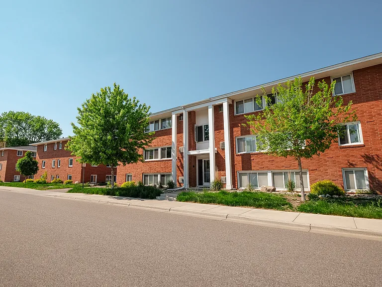 Hiawatha Court — Photo 2