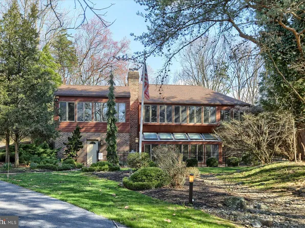 1051 Brookwood Dr, Mechanicsburg, PA 17055