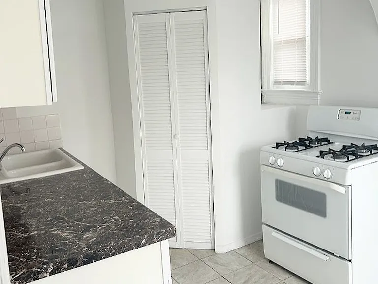 501 Peabody St NW — Photo 2