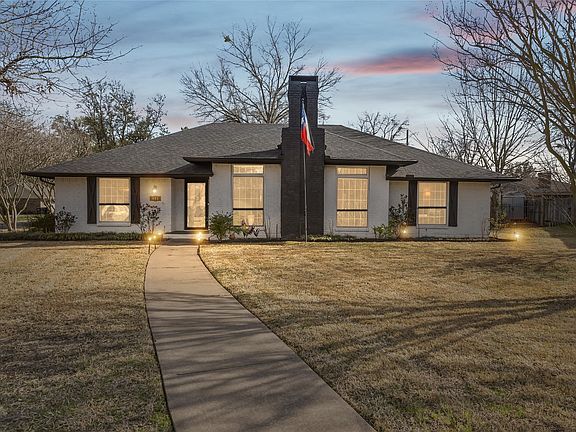 3rd image of 403 Muskrat Pl