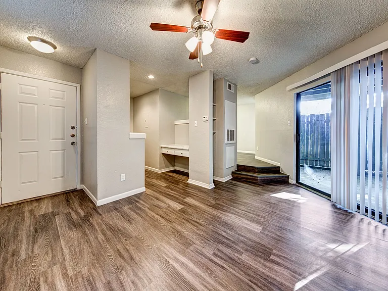 Chimney Park Apartments — Photo 15