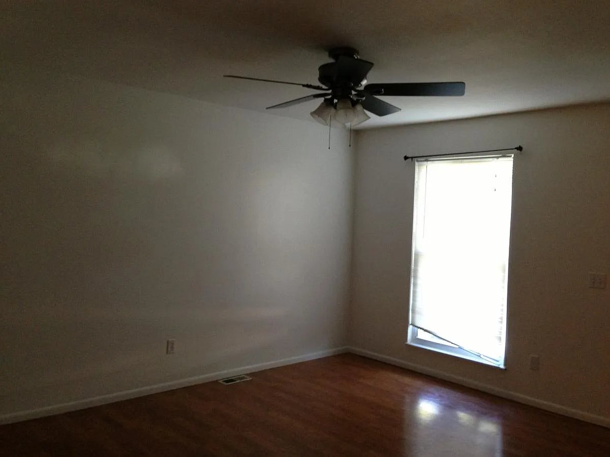 3 bed, 1235 sqft, $1,900 — Photo 3