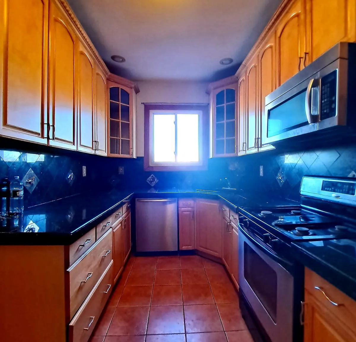 3 bed, 1200 sqft, $3,500 — Photo 2